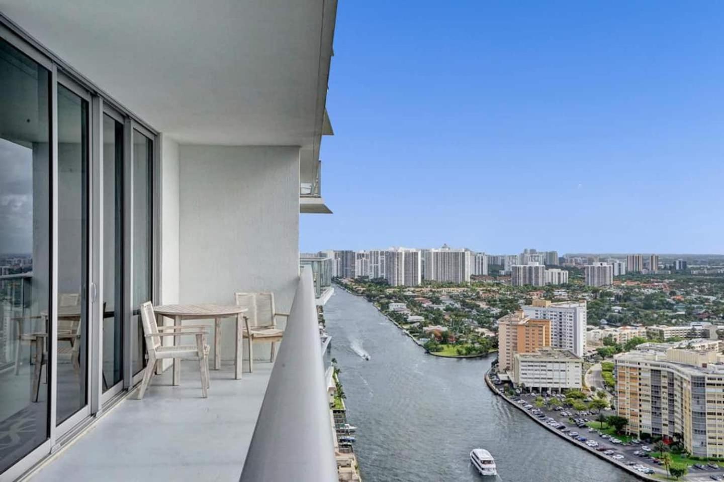 Amazing Apartments At H Beach House Hollywood Esterno foto