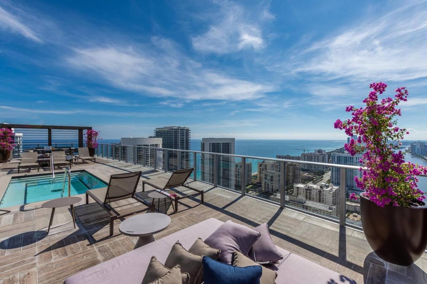 Amazing Apartments At H Beach House Hollywood Esterno foto